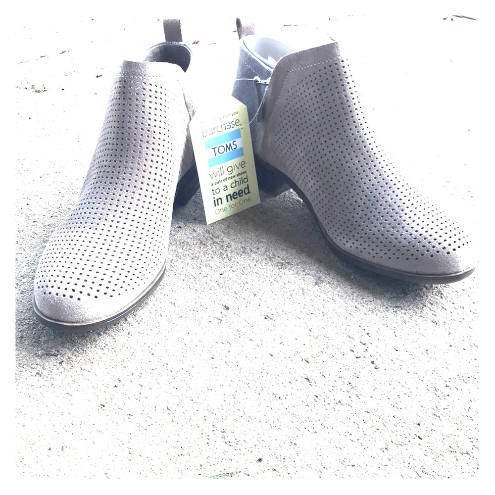 Toms NWT booties Desert taupe size 9